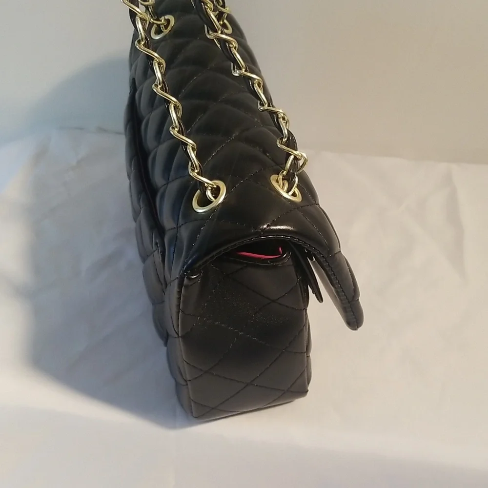Elegant Black Quilted Chain Bag - Picture 6 of 9